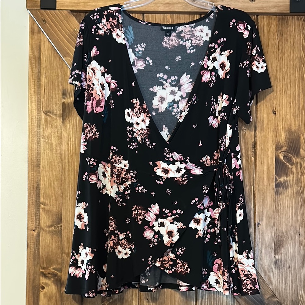 NWOT Torrid Black and Pink Floral Blouse